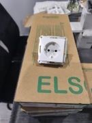 Czysta biała wkładka do gniazda -gniazdko elektryczne 265004