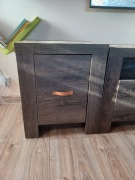Sprzedam szafkę nocną INDIANAPOLIS I-24. Kolor ciemny jesion. 