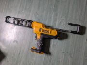Pistolet uszczelniający Dewalt DCE560 Wyciskacz do kleju silikonu fugi 18V
