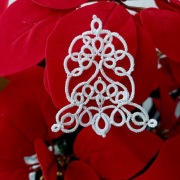 Dekor na choinkę dzwonek frywolitka biala 6,5 cm