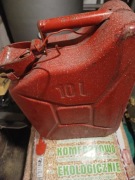 karnister PRL metalowy Red czerwony HCP bańka na paliwo 10 l kanister 