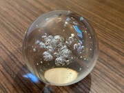 Śliczna szklana kula ozdoba przycisk do papieru 