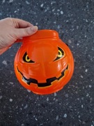 plastikowa dynia na cukierki halloween  wiaderko