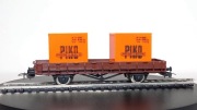 PIKO H0 (NRD) – wagon kłonicowy DR 10-00001 z kontenerami
