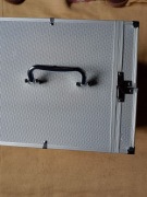 Kuferek srebrny na 10 kaset wym. 31,5*26,5*21,5 jak na foto 