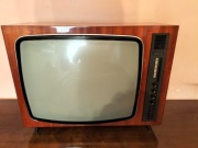 Stary telewizor lampowy Unitra WZT Beryl 102