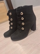 Botki zamszowe na słupku 