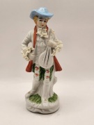 Porcelanowa figurka Szlachcic z mandoliną