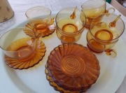 Zestaw ośmiu filiżanek z talerzykiem PRL