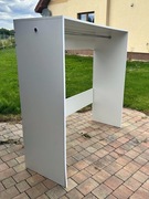 Dwa regały na odzież do butiku