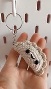 Breloczek pieróg  na szydełku 
