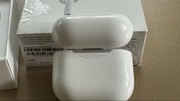 Apple AirPods Pro 1 generacji oryginalne etui ładujące.