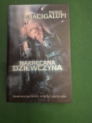 P. Bacigalupi, Nakręcana dziewczyna