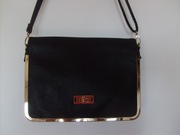 TOREBKA DAMSKA CZARNA Z DŁUGIM REGULOWANYM PASKIEM