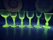 Kieliszki uranowe-manganowe UNIKAT przedwojenne 