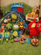 Zrstaw zabawek dla malucha.   S