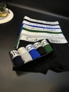 Zestaw 5 męskich bokserek w pudełku prezentowym. 