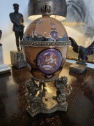 Stare porcelanowe jajko" A la Faberge "