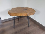 Stolik kawowy z plastra drewna 