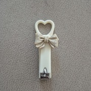 Nowy obcinacz do paznokci z kokardką 