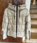 Kolor to beż, marka Reserved