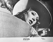 MAJA KOMOROWSKA fotografia fotos film JAK DALEKO STĄD JAK BLISKO 24x30