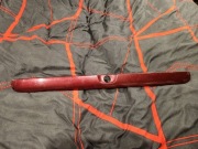 BLENDA KLAPY BAGAŻNIKA OPEL ASTRA G 93240976 KOLOR WIŚNIOWY COUPE KABRIOLET