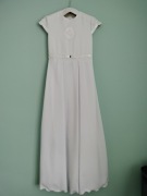 Sukienka komunijna + dodatki: bolerko, buty, rękawiczki i wianuszek.