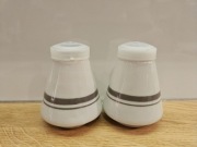 Solniczka i pieprzniczka porcelanowa nowa Prl