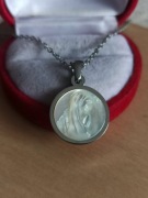 Piękny łańcuszek z Maryją naszyjnik Matka Boska stal zawieszka perłowa cudo