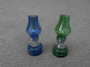 Dwie miniaturowe lampki naftowe - wys ok 10 cm