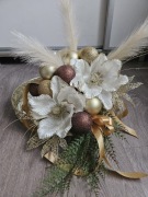 Stroik świąteczny elegancki bogato zdobiony na lustrzanej tacy. Święta