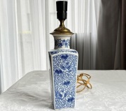 Lampa stołowa styl chinoiserie niebiesko-biały, ptaki kwiaty, 38,5 cm