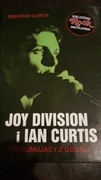 Joy Division i Ian Curtis Przejmujący z oddali Deborah Curtis