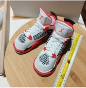 Buty do koszykówki, topper, ozdoba na tort z masy cukrowej sneakersy 