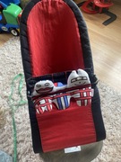 Leżaczek Bujaczek Babybjorn z zabawką w zestawie