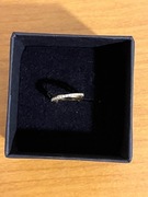 Kolczyk kółko Clicker białe kryształki