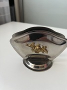 Serwetnik stojak na serwetki metalowy srebrny z motywem złotej róży