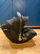 fotelik kiddy evoluna i-size z bazą isofix
