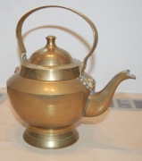 MOSIĘŻNY ZDOBIONY CZAJNIK RETRO