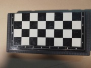 stare magnetyczne szachy podróżne prl 