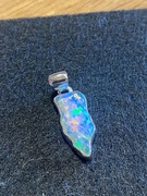 Srebrny wisiorek z naturalnym Opalem