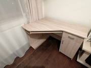 Biurko w idealnym stanie (w częściach)