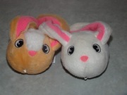 2 pluszowe króliczki + 7 zawieszek