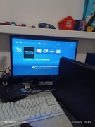 Ps4 z VRem i joystickami i gamepadem i kablami