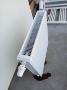 Zestaw 5 nowych grzejników z termostatami za 1100 złotych