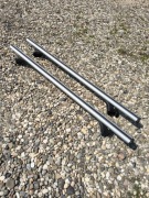 Belki dachowe Amos Aero długość 1.3 m system Boss relingi zintegrowane