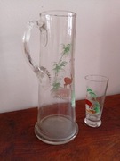 Dawny dzbanek ze szklanką.