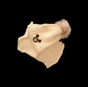 Komplet dziewczęcy czapka z emblematem Miki plus komin.