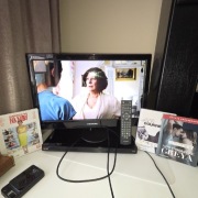 Telewizor 21.5 cala Blaupunkt z funkcja 3d Polskie Menu plus dvd i 3  filmy